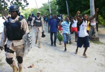 Ile a Vache demonstrate against corporate land grab as tourism jobs for locals